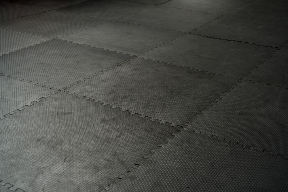Black rubber floor tiles 